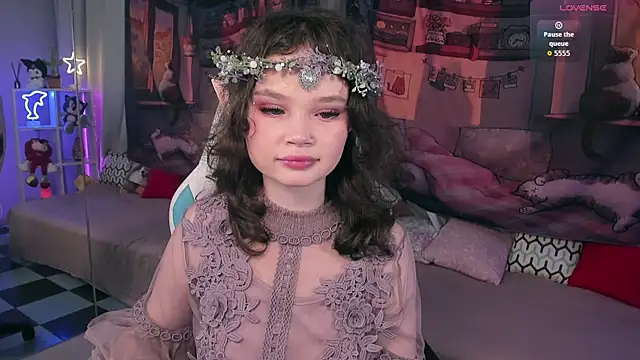 EmilyChaves online show from 10/28/25, 04:28