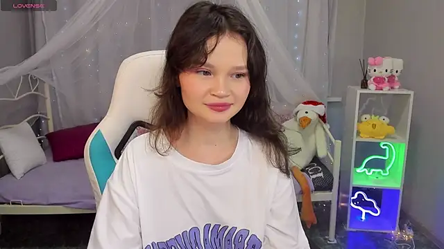 EmilyChaves online show from 12/19/25, 04:16