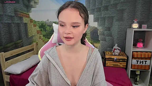 EmilyChaves online show from 10/18/25, 03:58