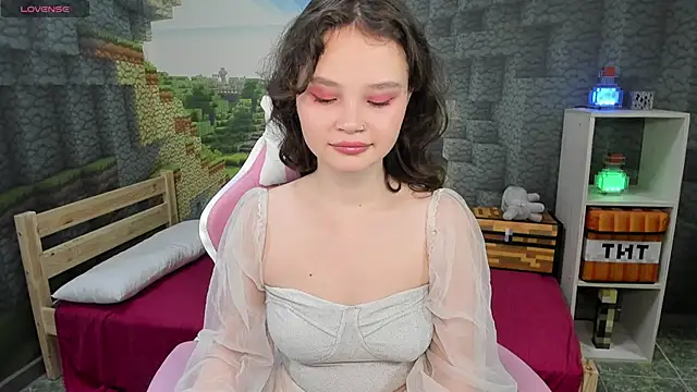 EmilyChaves online show from 09/18/25, 06:33