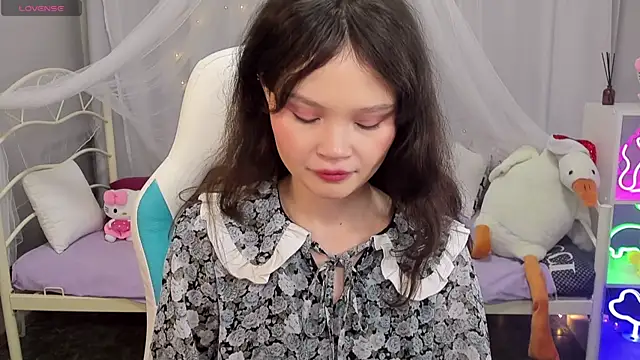 EmilyChaves online show from 12/21/25, 04:36