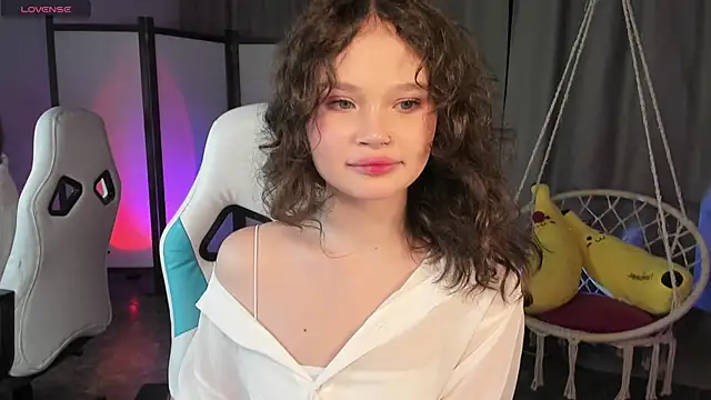 EmilyChaves online show from 10/10/25, 02:29