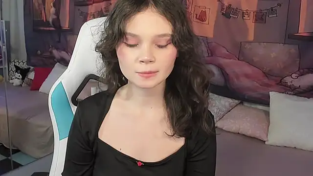 EmilyChaves online show from 11/18/25, 11:13