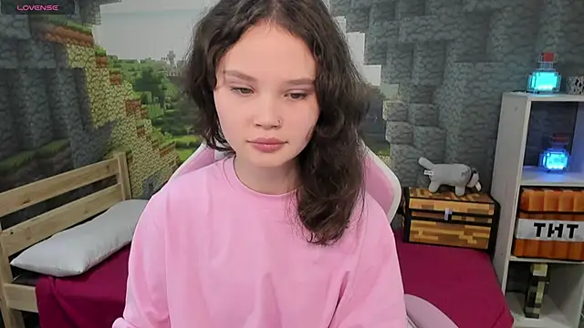 EmilyChaves online show from 10/13/25, 06:20