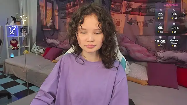 EmilyChaves online show from 10/01/25, 06:12