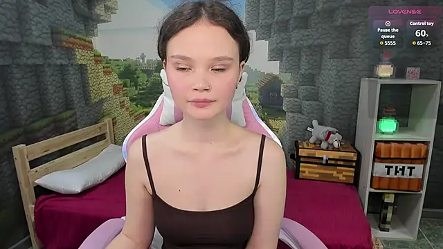 EmilyChaves online show from 09/30/25, 06:14