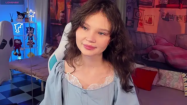 EmilyChaves online show from 12/15/25, 06:19