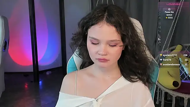 EmilyChaves online show from 10/11/25, 02:34