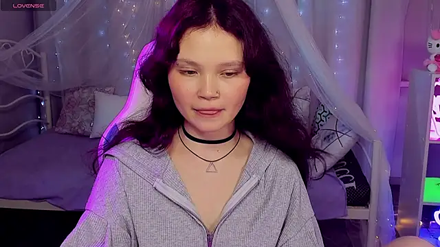 EmilyChaves online show from 04/23/26, 12:29