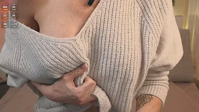 Snapshot of Alice_Sunrise chatting on 12/19/25, 01:24 Alice Sunrise online show from 12/19/25, 01:24