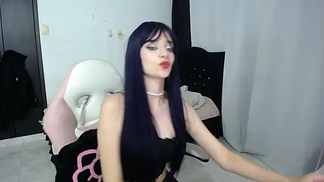 Snapshot of Elizabeth_rose02 chatting on 06/19/26, 01:44 Elizabeth rose02 online show from 06/19/26, 01:44