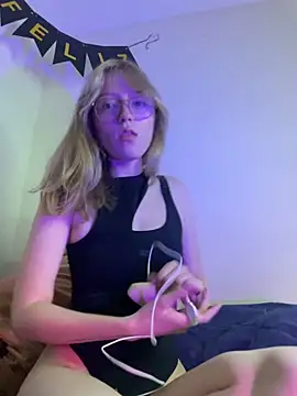 ReenKitty online show from 10/10/25, 01:17