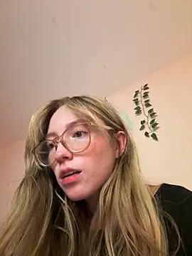 ReenKitty online show from 11/29/25, 05:18