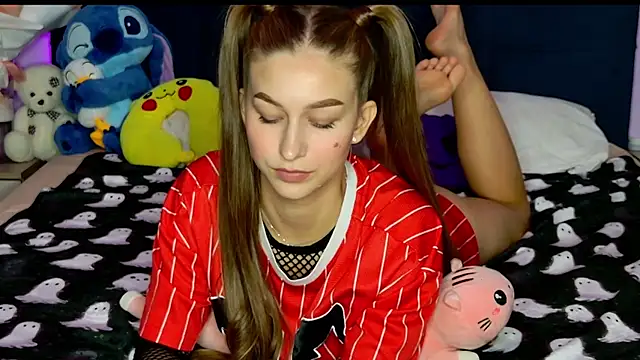 MissEmilyMiller online show from 10/28/25, 05:12