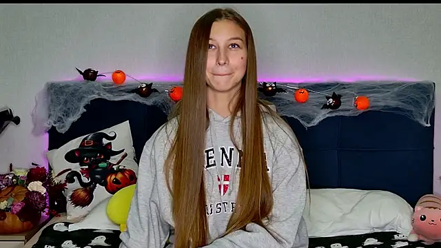 MissEmilyMiller online show from 11/03/25, 05:16