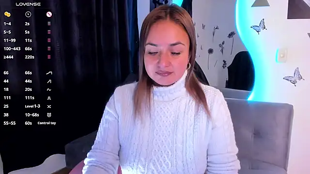 luciamature  online show from 11/06/25, 09:30