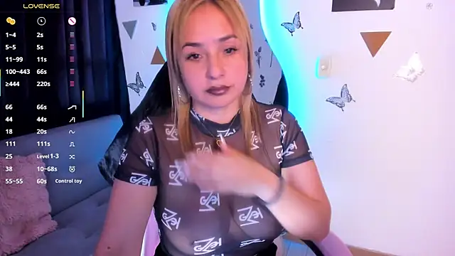 luciamature  online show from 12/18/25, 08:34