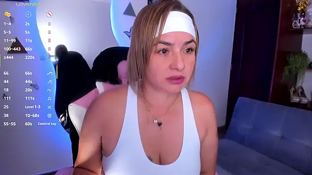 luciamature  online show from 03/11/26, 08:14