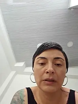 Daniela Leonn online show from 10/02/25, 07:06