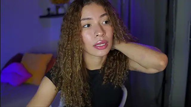 isabella-garcia- online show from 10/28/25, 12:55