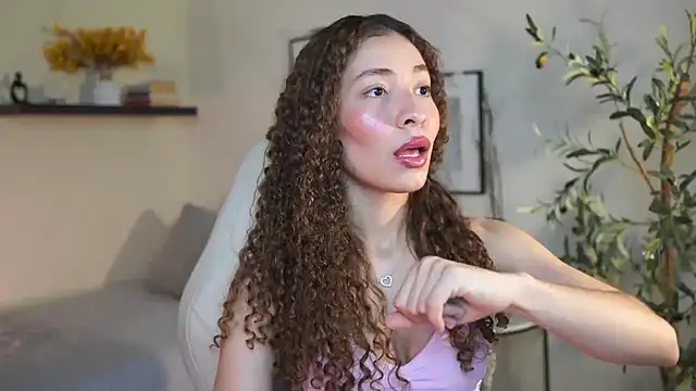 Snapshot of isabella-garcia- chatting on 05/21/26, 10:07 isabella-garcia- online show from 05/21/26, 10:07