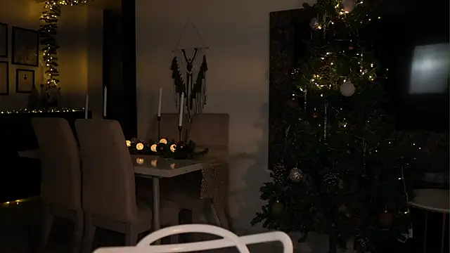 isabella-garcia- online show from 12/03/25, 12:55