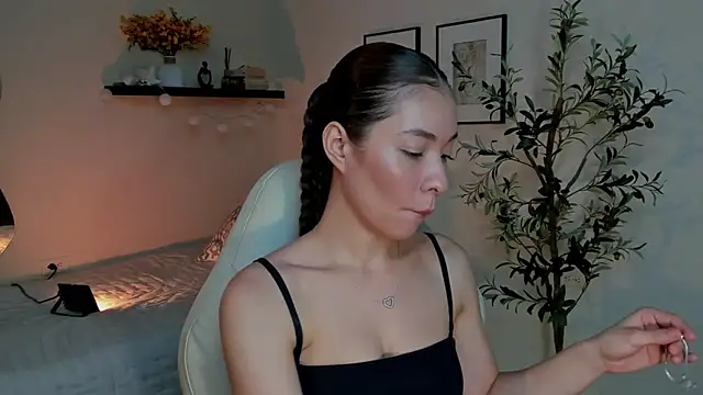 Snapshot of isabella-garcia- chatting on 04/16/26, 02:45 isabella-garcia- online show from 04/16/26, 02:45