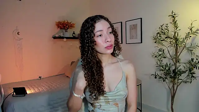 Snapshot of isabella-garcia- chatting on 04/26/26, 01:25 isabella-garcia- online show from 04/26/26, 01:25