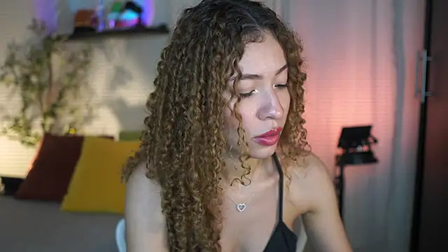 isabella-garcia- online show from 11/28/25, 01:50