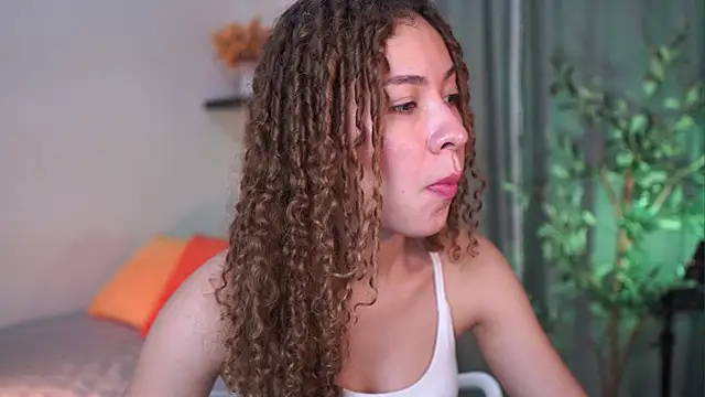 isabella-garcia- online show from 11/11/25, 07:52