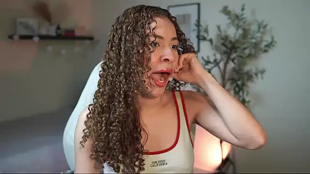 Snapshot of isabella-garcia- chatting on 03/30/26, 10:44 isabella-garcia- online show from 03/30/26, 10:44