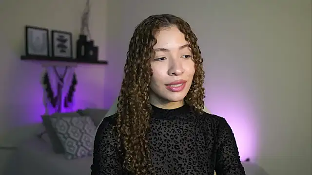 Snapshot of isabella-garcia- chatting on 01/18/26, 11:30 isabella-garcia- online show from 01/18/26, 11:30