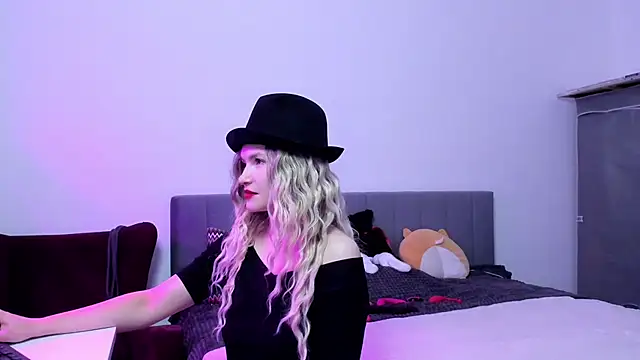 Katherine Twilight online show from 10/10/25, 03:35