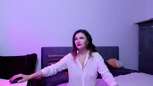 Katherine Twilight online show from 11/07/25, 04:00