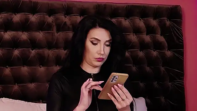 StephanyMillan online show from 06/09/26, 05:19