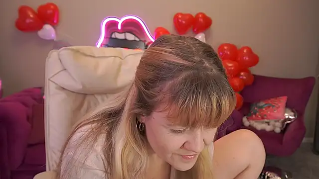 BellaLaPetit online show from 02/15/26, 01:43