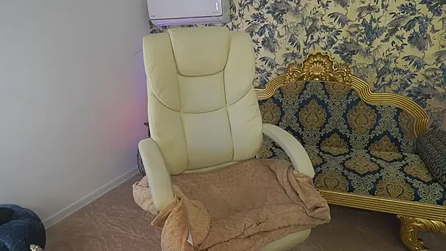 BellaLaPetit online show from 04/15/26, 07:58