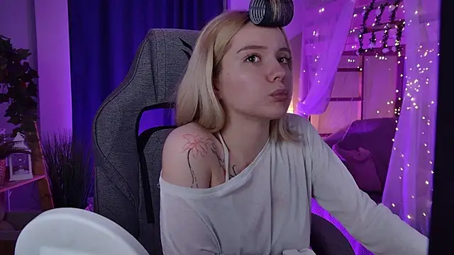 AuroraWrenfield online show from 03/25/26, 02:12