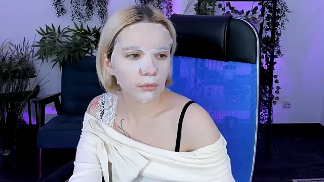 AuroraWrenfield online show from 12/05/25, 04:44