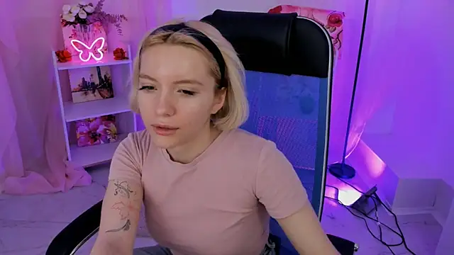 AuroraWrenfield online show from 11/05/25, 04:26