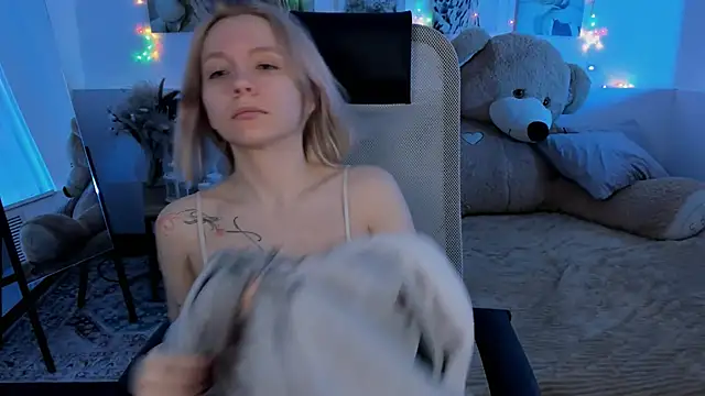 AuroraWrenfield online show from 02/17/26, 04:21