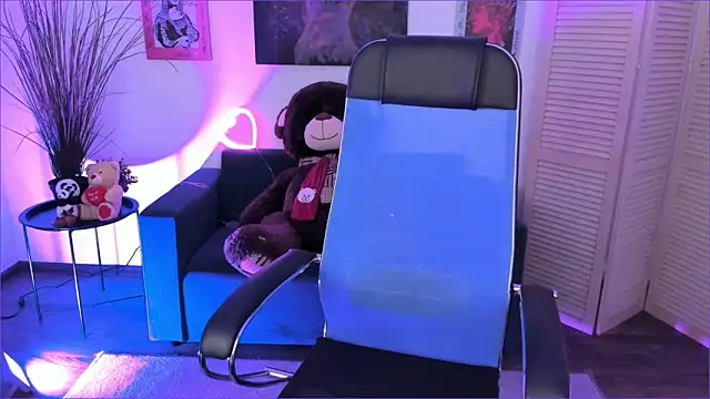 AuroraWrenfield online show from 12/03/25, 12:33