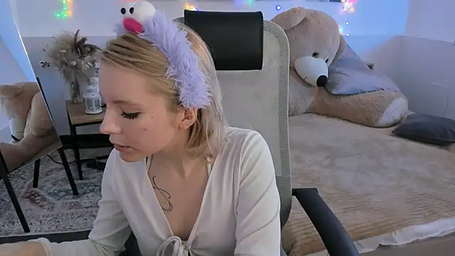 AuroraWrenfield online show from 02/26/26, 04:23