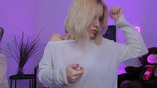 AuroraWrenfield online show from 04/01/26, 01:30