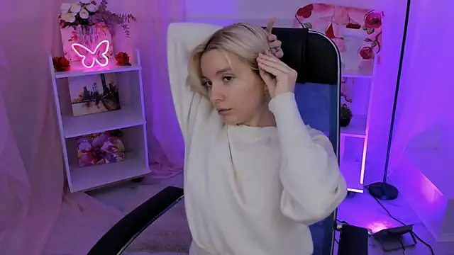 AuroraWrenfield online show from 11/10/25, 10:09