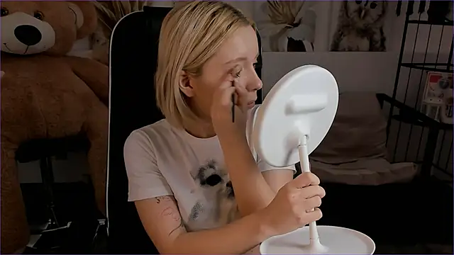 AuroraWrenfield online show from 01/12/26, 10:11