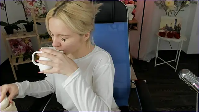 AuroraWrenfield online show from 01/06/26, 12:36