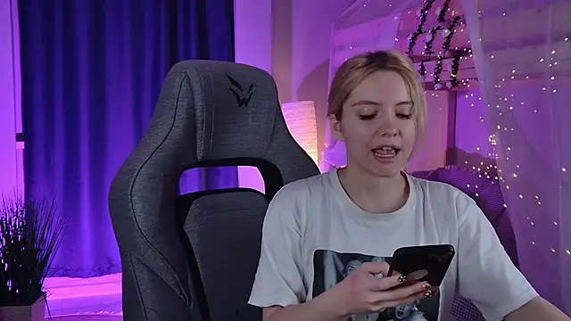 AuroraWrenfield online show from 03/23/26, 02:11