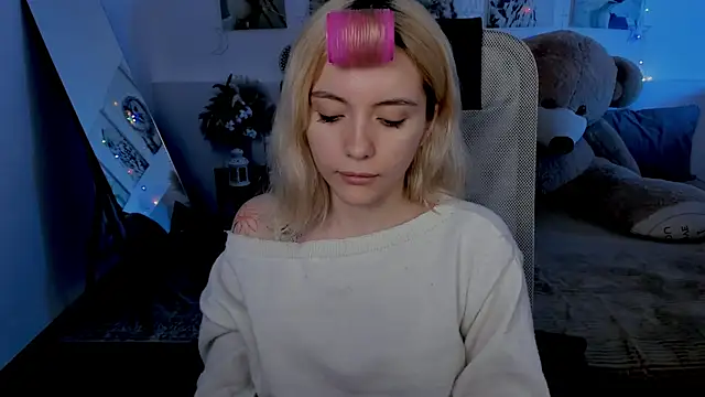 AuroraWrenfield online show from 04/10/26, 04:19