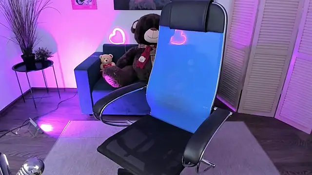 AuroraWrenfield online show from 12/18/25, 10:13